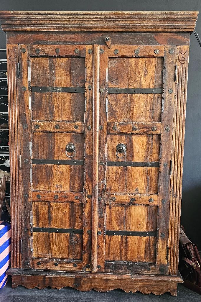 Antieke koloniale kast – massief hout met ijzeren details, Antiek en Kunst, Antiek | Meubels | Kasten, Ophalen
