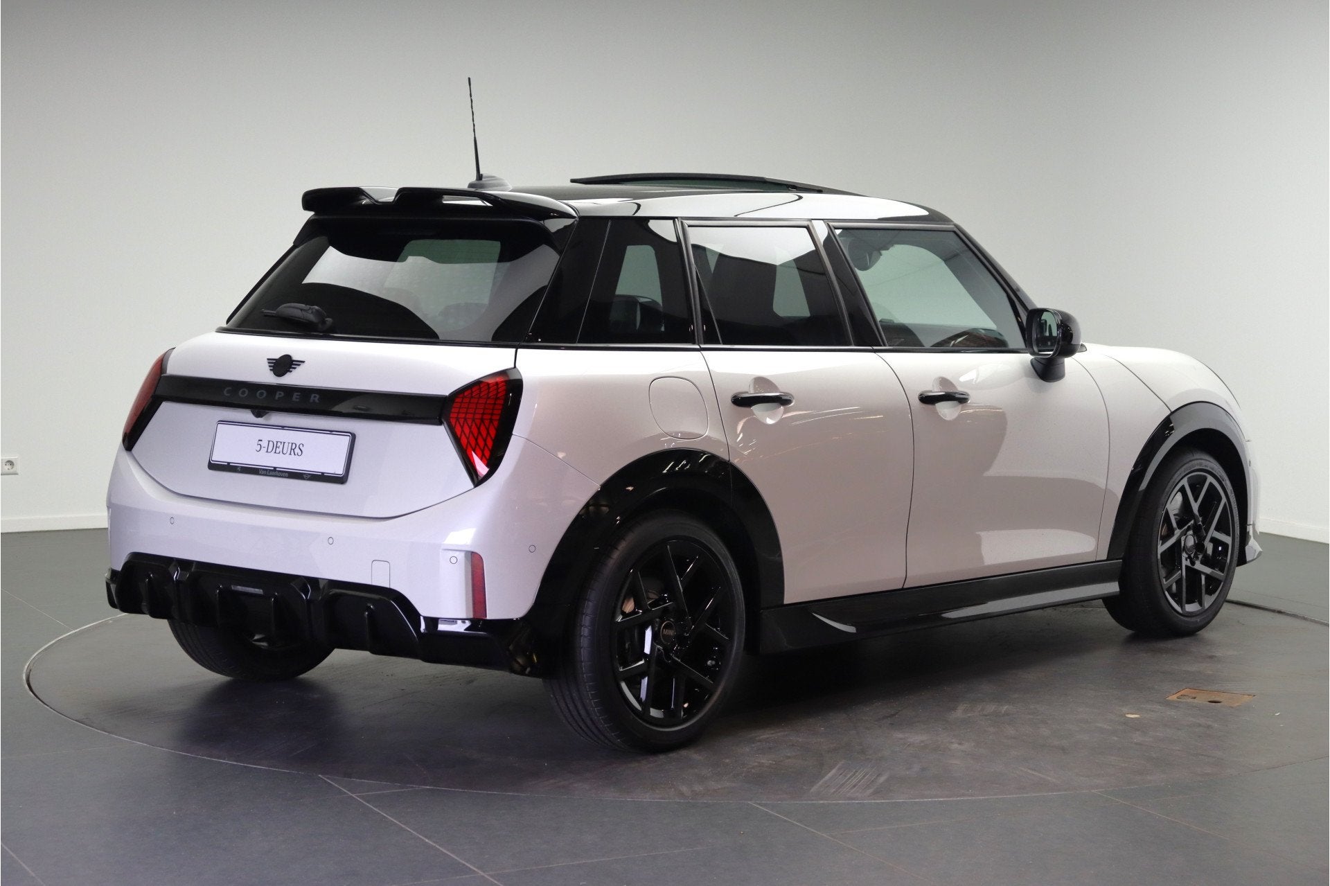 MINI Hatchback Cooper C Automaat / John Cooper Works / Pakke, Auto's, 156 pk, Leder en Stof, Wit, Bedrijf