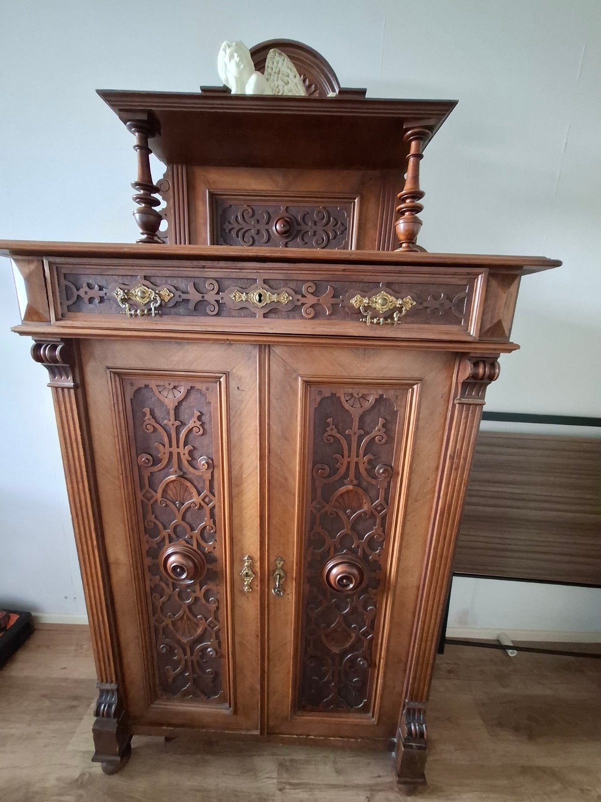 Antieke meidenkast Mahonie, Ophalen