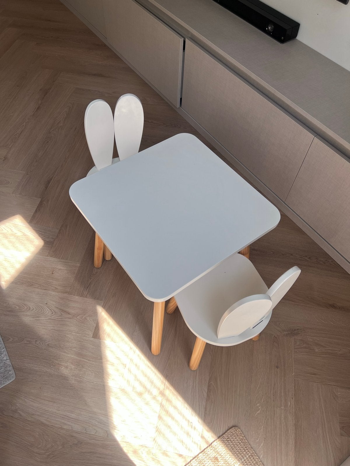 Petit Amelie kindertafel en stoelen - wit/hout, Kinderen en Baby's, Kinderkamer | Tafels en Stoelen, Ophalen, Zo goed als nieuw