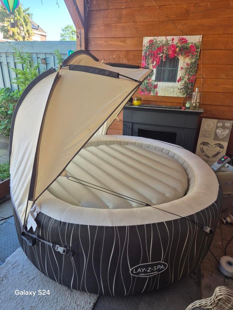 Lay-Z-Spa Hollywood Opblaasbare Jacuzzi met Zonnescherm, Tuin en Terras, Bubbelbaden en Hottubs, Ophalen, Gebruikt, Filter, Opblaasbaar