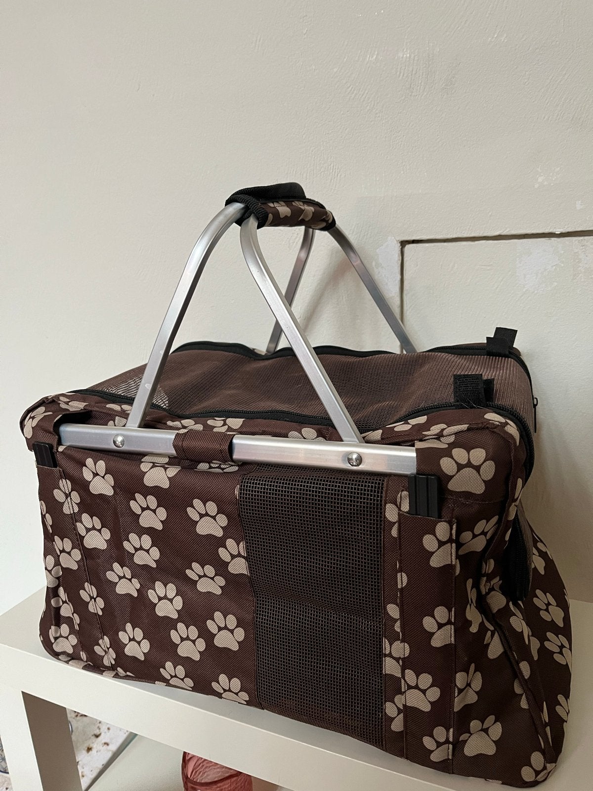 Pet carrier, Ophalen