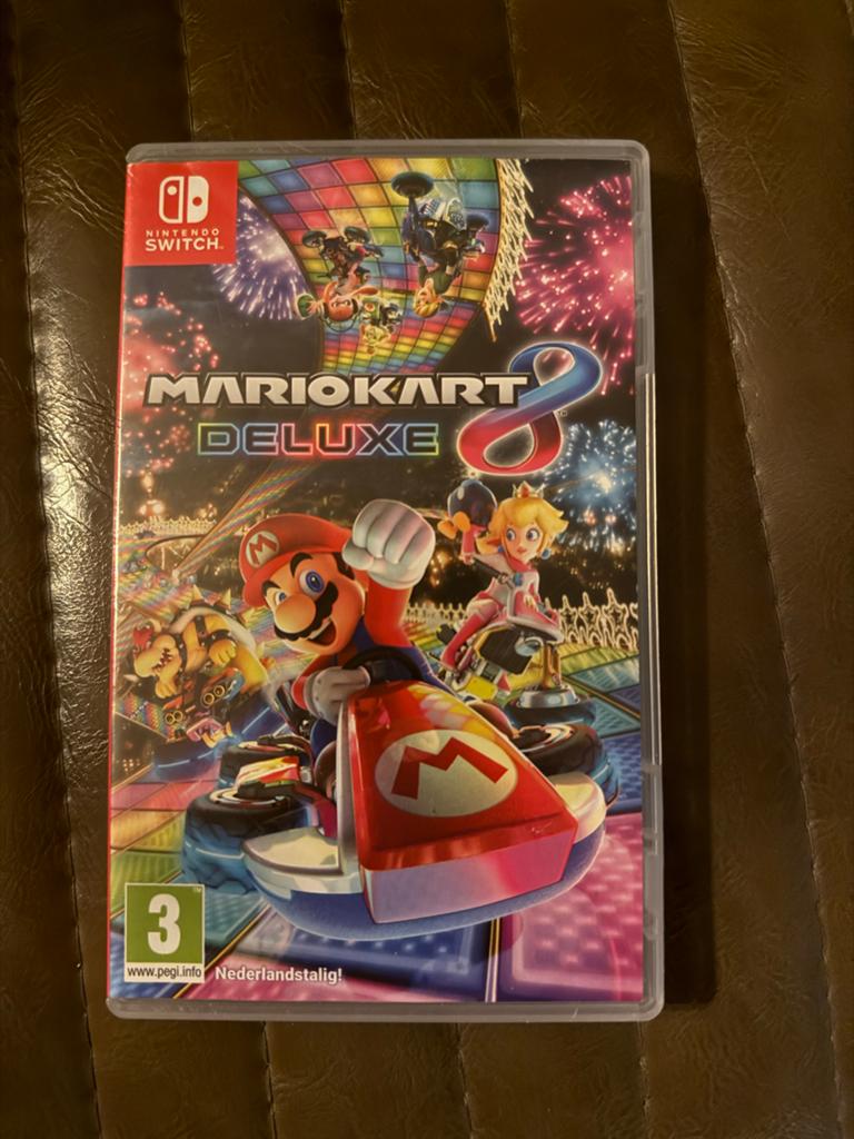 Mario Kart 8 Deluxe - Nintendo Switch (Zo goed als nieuw), Spelcomputers en Games, Games | Nintendo Switch, Ophalen, Racen en Vliegen