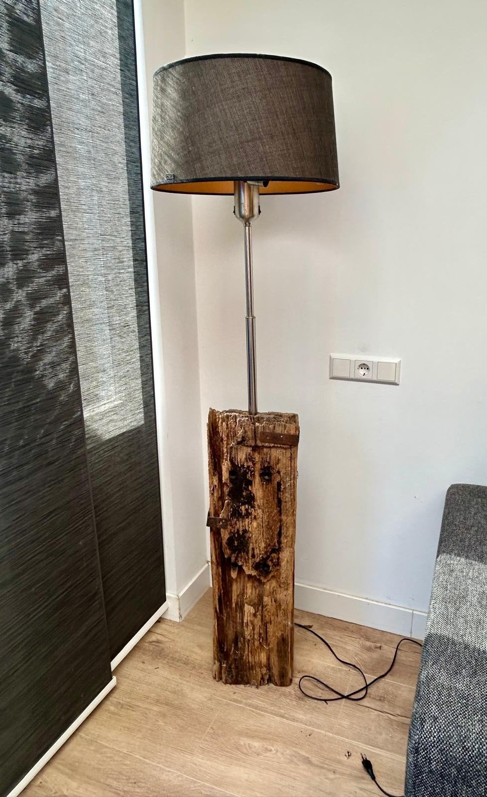 Houten bielzen lamp met kap van Rivera, Huis en Inrichting, Gebruikt, 100 tot 150 cm, Rustiek, Landelijk, Industrieel, Textiel