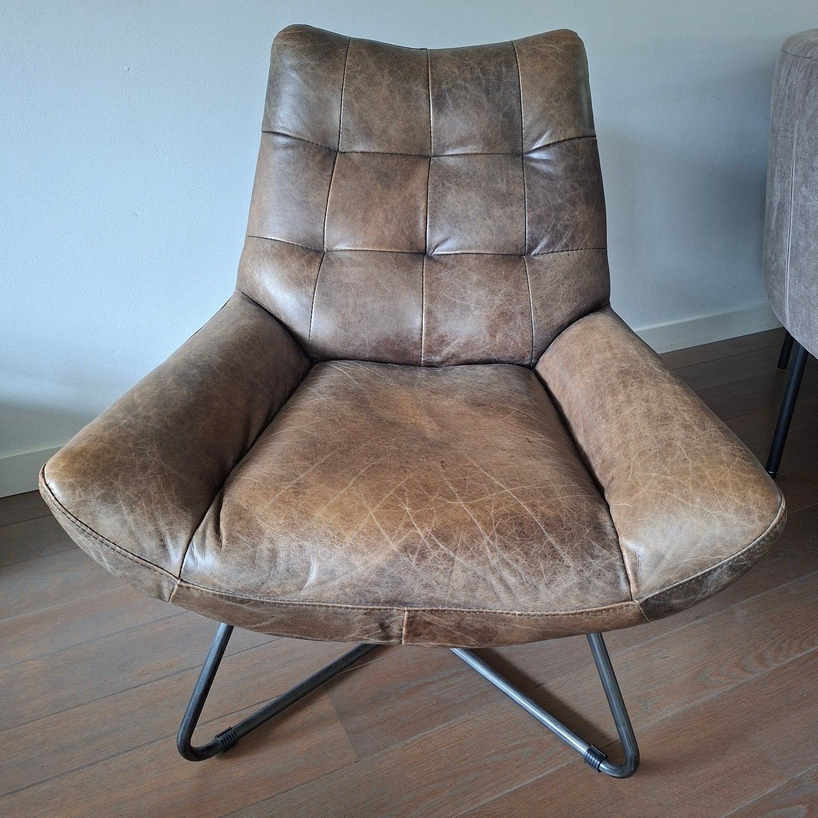 Leren fauteuil met kruispoot, Ophalen, Gebruikt, Metaal, Eén