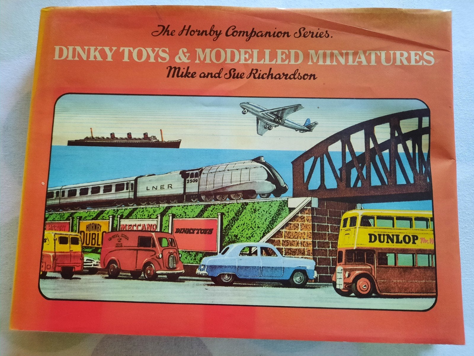 DINKY TOYS & Modelled Miniatures - Mike and Sue Richardson, Ophalen of Verzenden, Zo goed als nieuw, Auto
