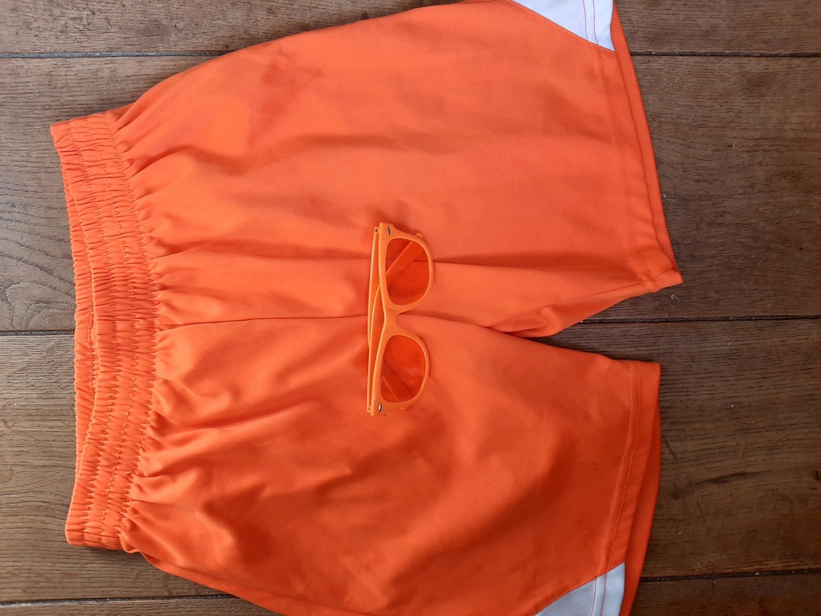 Oranje korte broek met zonnebril maat 158/164, Broek, Jongen of Meisje, Ophalen of Verzenden, Zo goed als nieuw