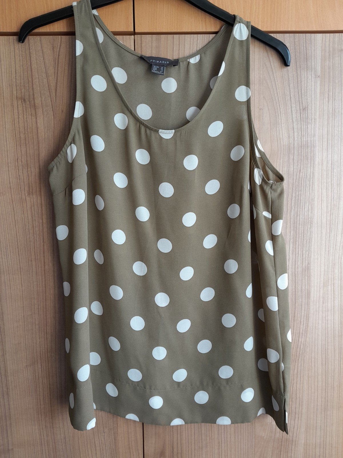 Legergroene met stippen luchtige top van Primark maat 38, Maat 38/40 (M), Primark, Ophalen of Verzenden, Zonder mouw
