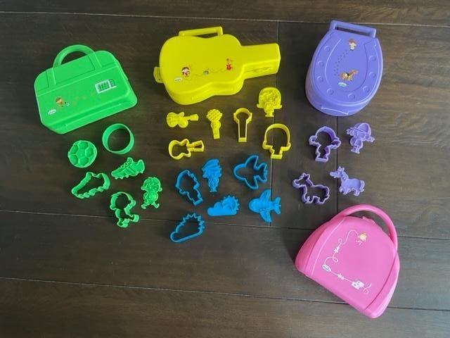 Uitsteek vormen (22-delig) met koffertjes (4), Blue Band, Ophalen of Verzenden, Gebruikt, Taarten of Cupcakes, Overige typen