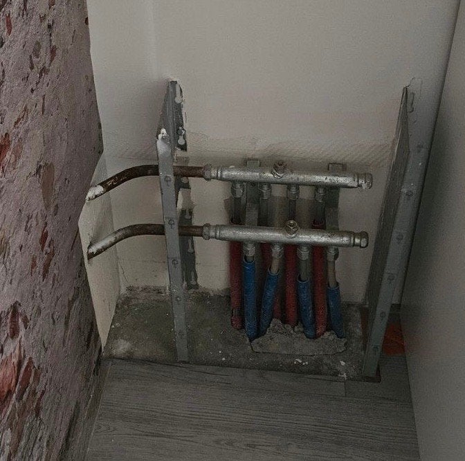 Strakke Maatwerk Ombouw Vloerverwarming Verdeler & Leidingen, Hout, Nieuw, Ophalen of Verzenden, Modern