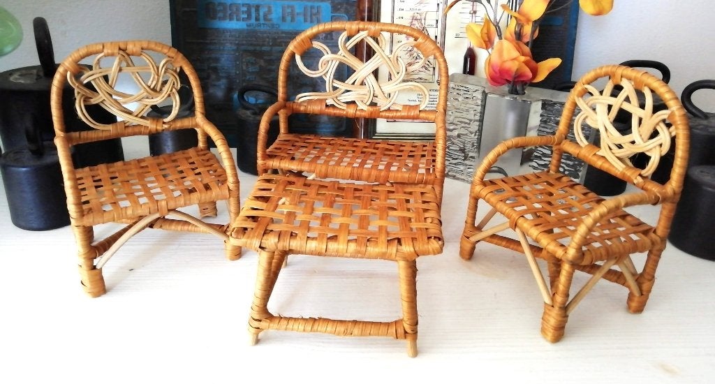 Vintage rieten poppenmeubel rotan wicker bank tafel stoeltje, Ophalen of Verzenden, Zo goed als nieuw