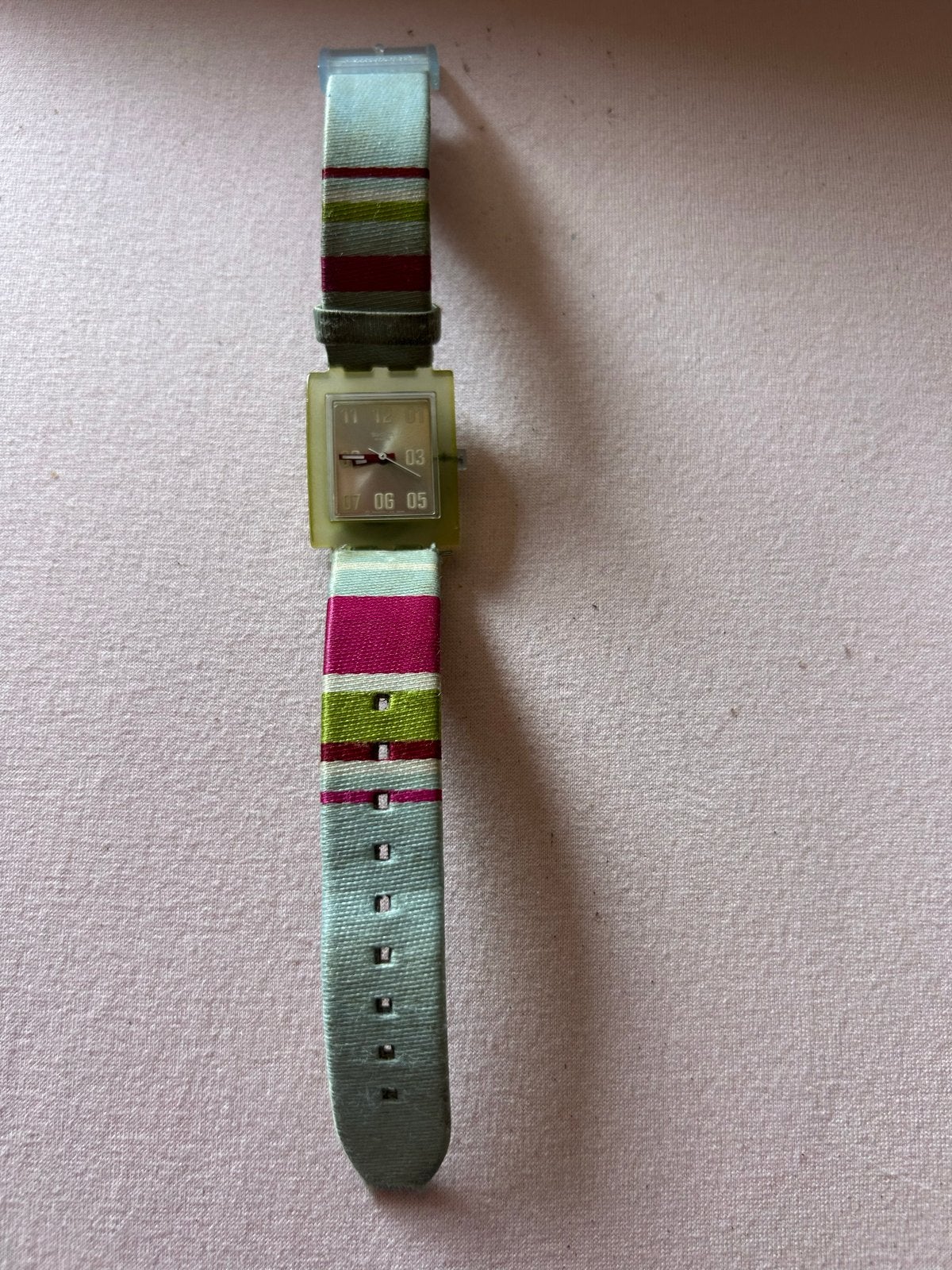 € 40 Vintage Swatch Polshorloge met gestreepte stoffen band, Kunststof, Gebruikt, Polshorloge, Ophalen of Verzenden