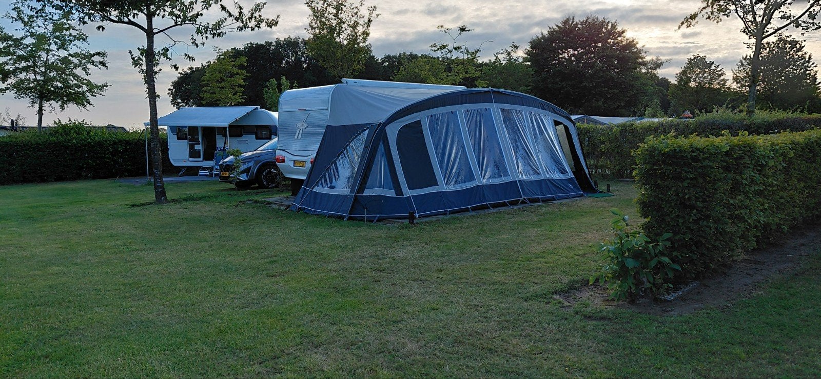Te koop LMC 495e van 2006met 1jaar oude voortent van Dorema., Rondzit, Particulier, 6 tot 7 meter, LMC en Münsterland