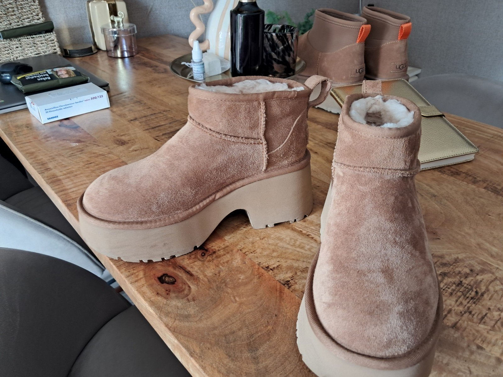 UGG 38 camell nagenoeg nieuw, Ophalen of Verzenden, Zo goed als nieuw, Zwart