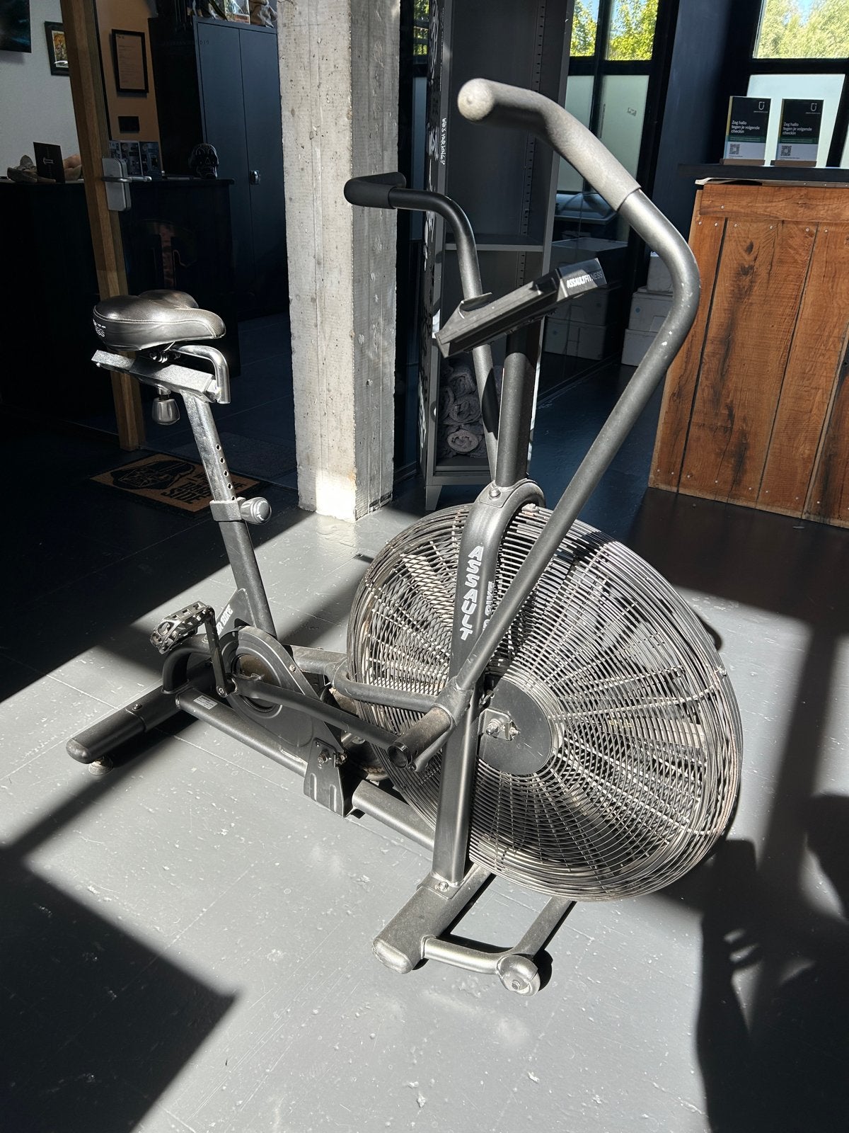 Assault Fitness AirBike, Sport en Fitness, Fitnessapparatuur, Ophalen, Gebruikt, Armen, Airbike