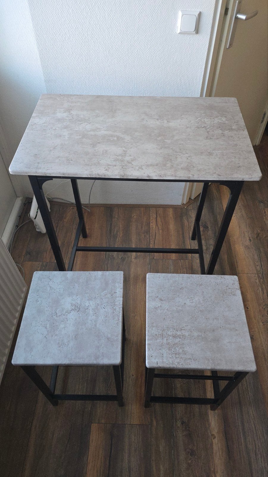 Eettafel met 2 krukken - Grijs/Zwart - Compacte bartafel set, Ophalen, Gebruikt, Met voetsteun, 90 cm of meer