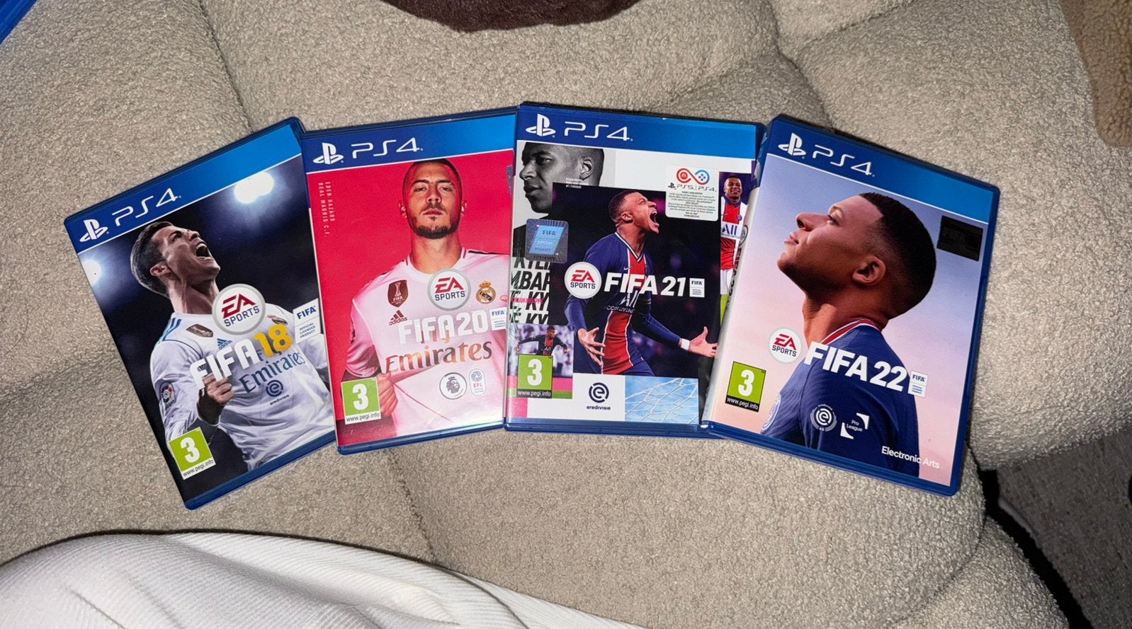 Playstation 4 FIFA 22 21 20 18, Online, Ophalen of Verzenden, Zo goed als nieuw, Sport