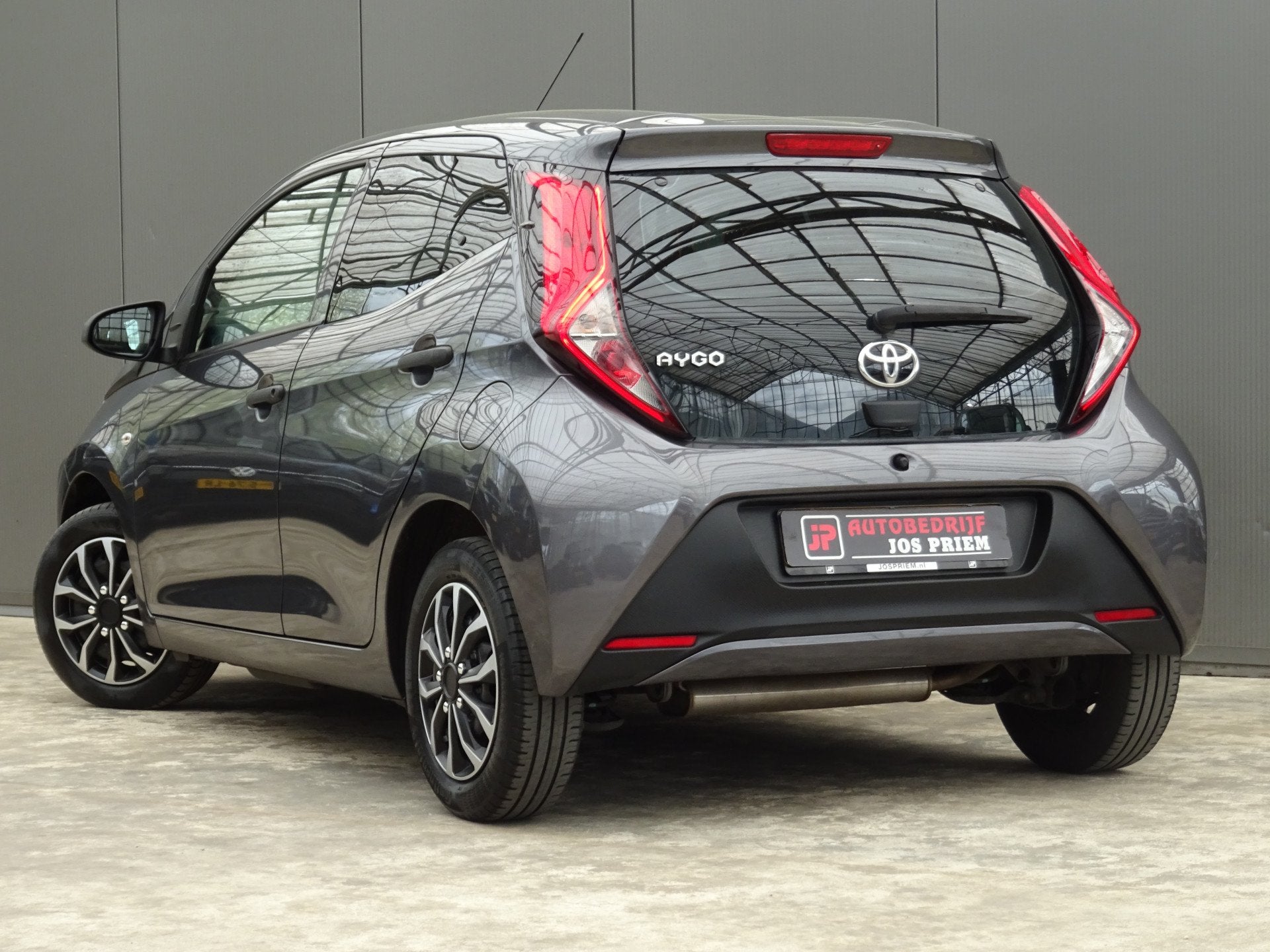 Toyota Aygo 1.0 VVT-i x-fun * EXTRA GETINT GLAS * VOLLE TANK, Voorwielaandrijving, Stof, Gebruikt, Euro 6