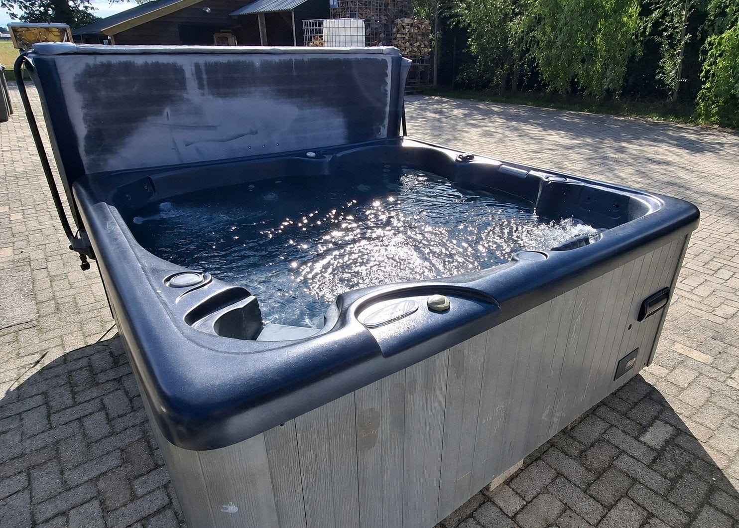 Prachtige grote Dreammaker jacuzzi 6 persoons, Ophalen, Gebruikt, Trap, Vast