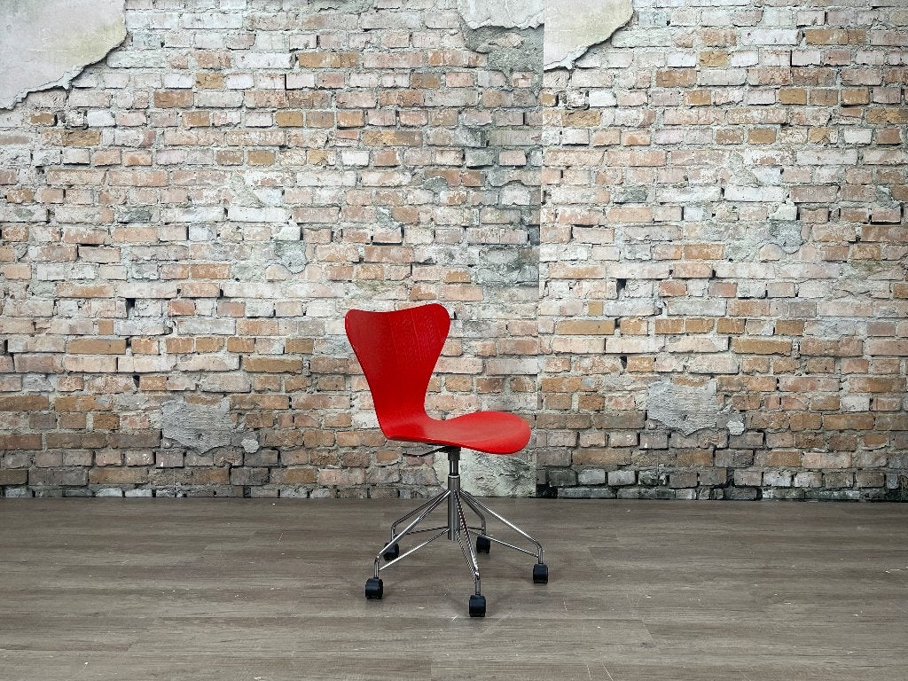 Fritz Hansen  – Rood met wielen | Arne Jacobsen, Ophalen, Zo goed als nieuw, Rood, Bureaustoel