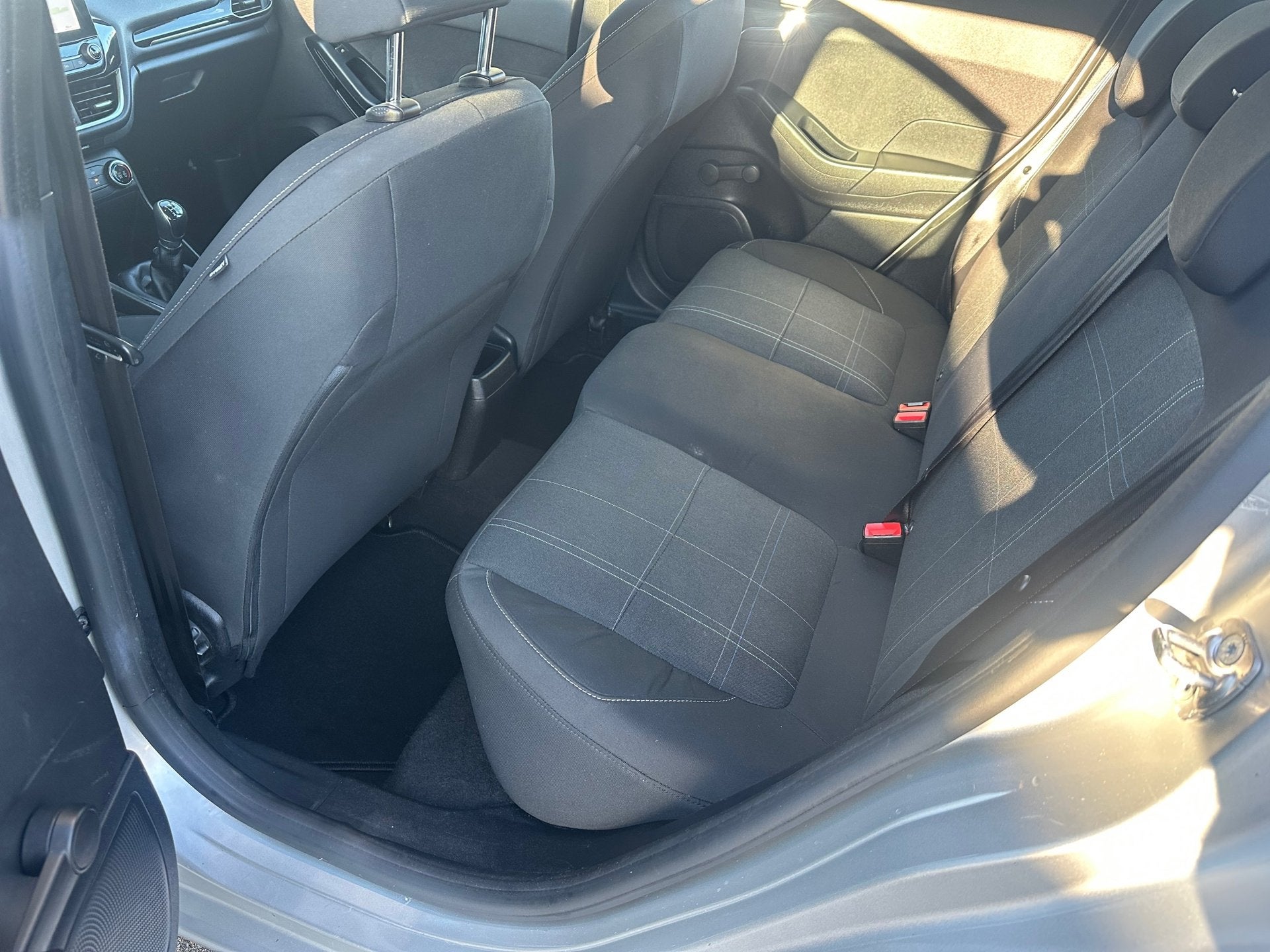 Foto 6 van Ford Fiesta 1.1 Trend , navigatie , airco
