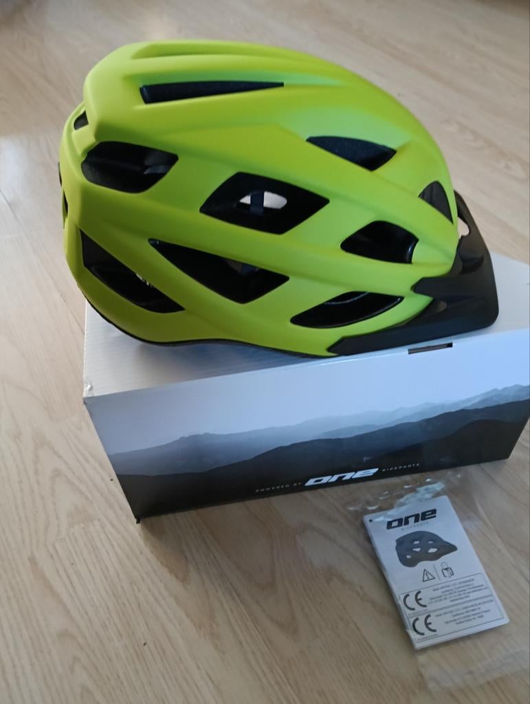 ONE bikeparts fietshelm ultrlight - Nieuw in doos, Nieuw, Ophalen of Verzenden, Heer of Dame, Overige maten