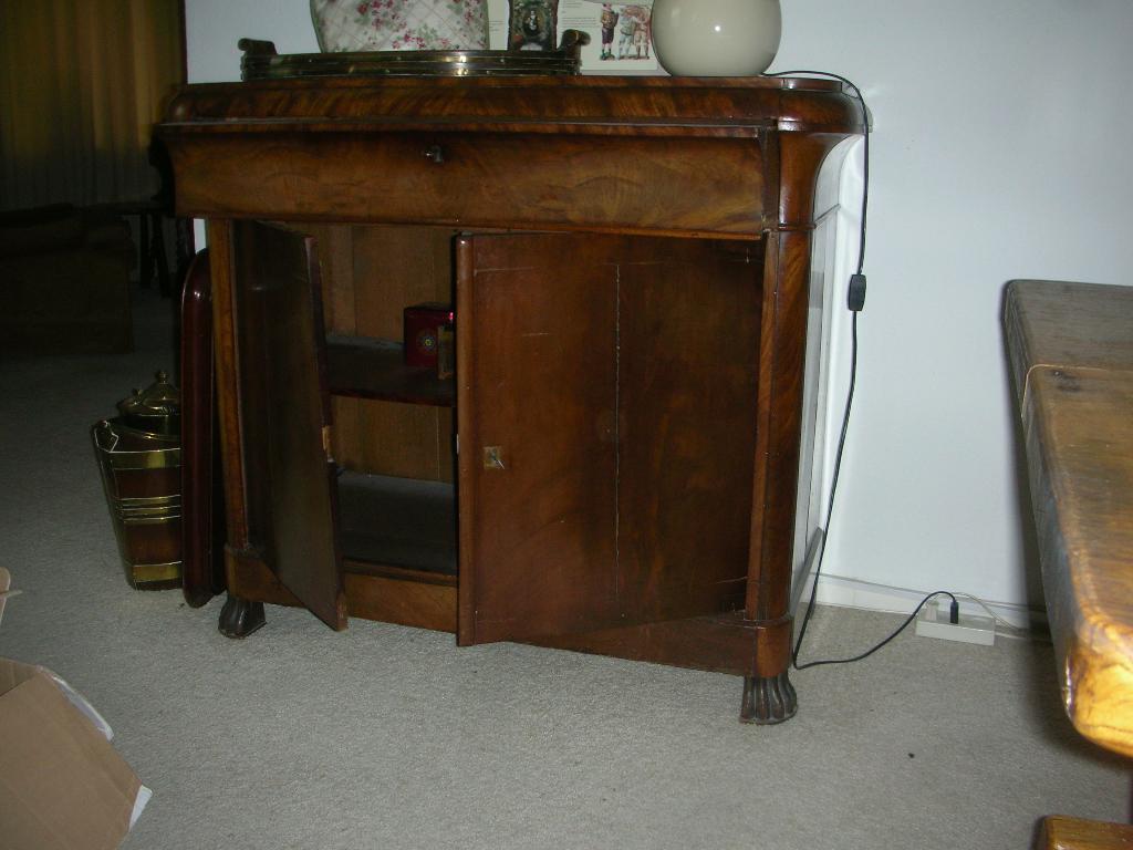 Antieke ladekast/dressoir van donker hout, Antiek en Kunst, Ophalen
