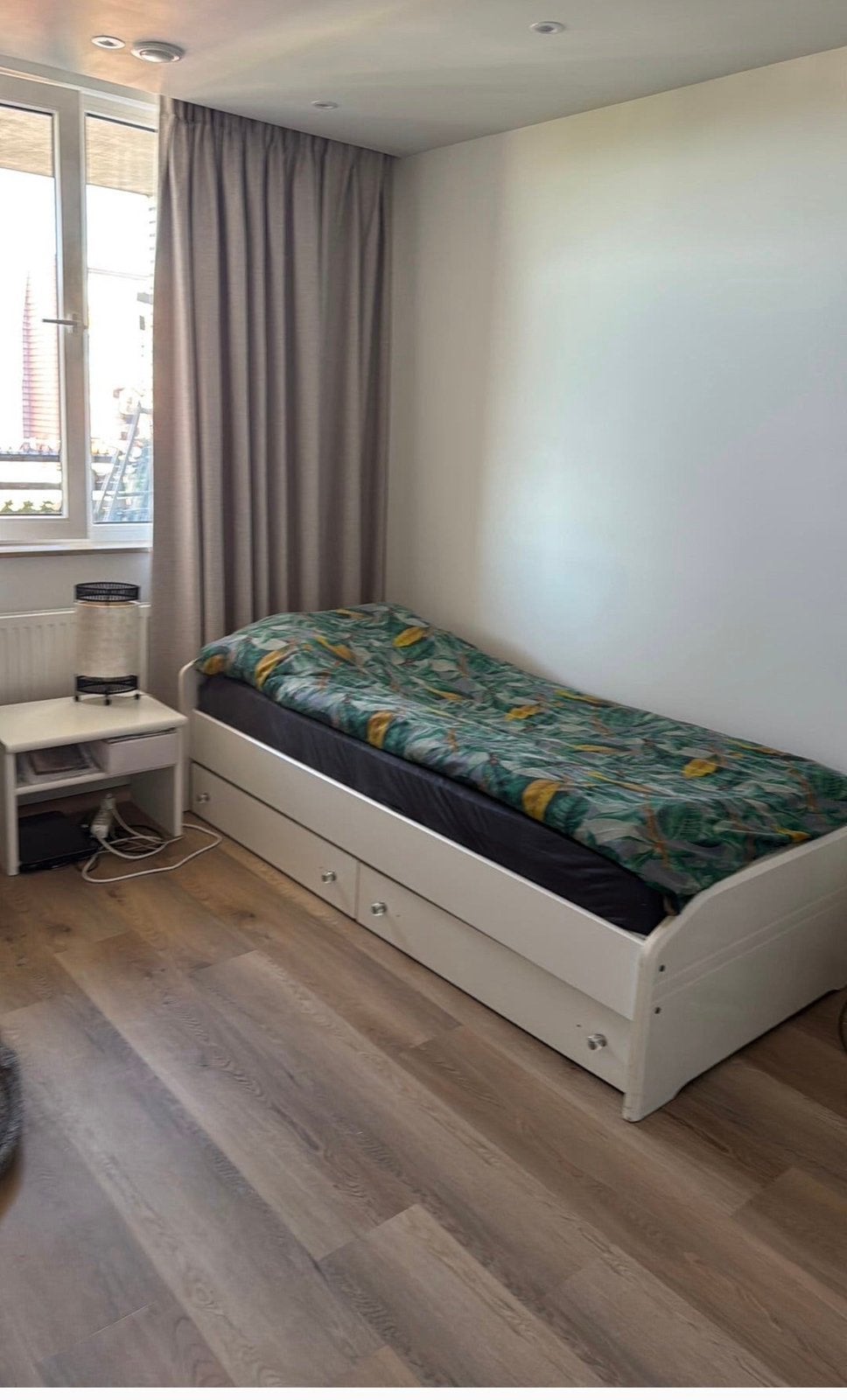 Gratis auping bed 90x200 met nachtkastje