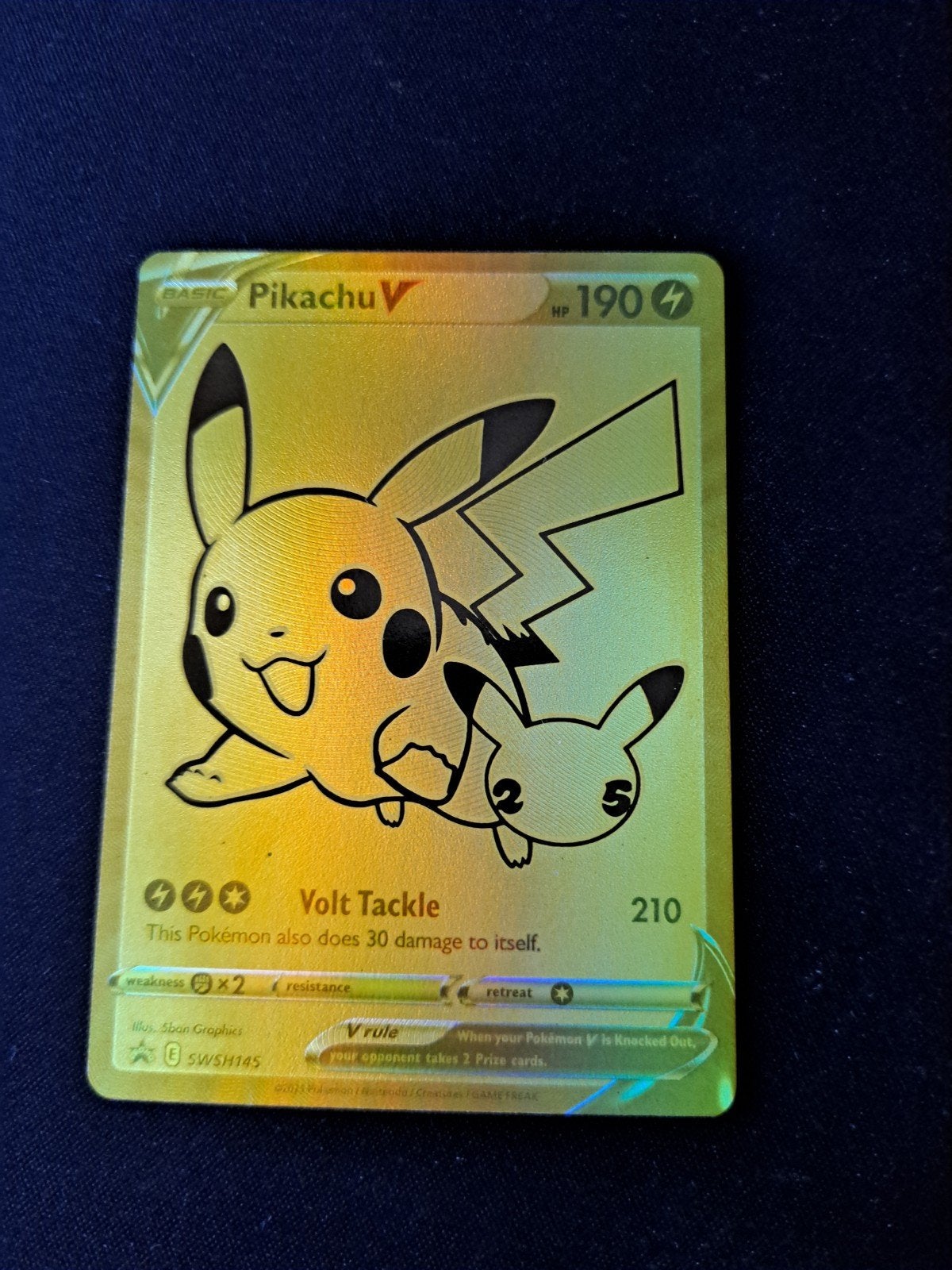 Pikachu V Gouden Foil Pokémon Kaart - SWSH145, Ophalen of Verzenden, Zo goed als nieuw, Losse kaart, Foil