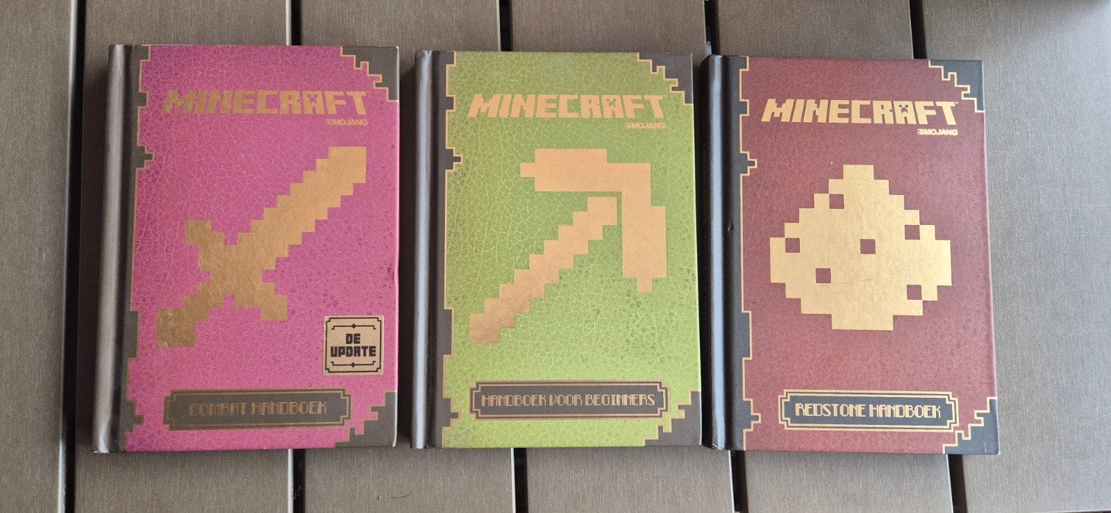 Minecraft handboeken, Ophalen of Verzenden, Gelezen