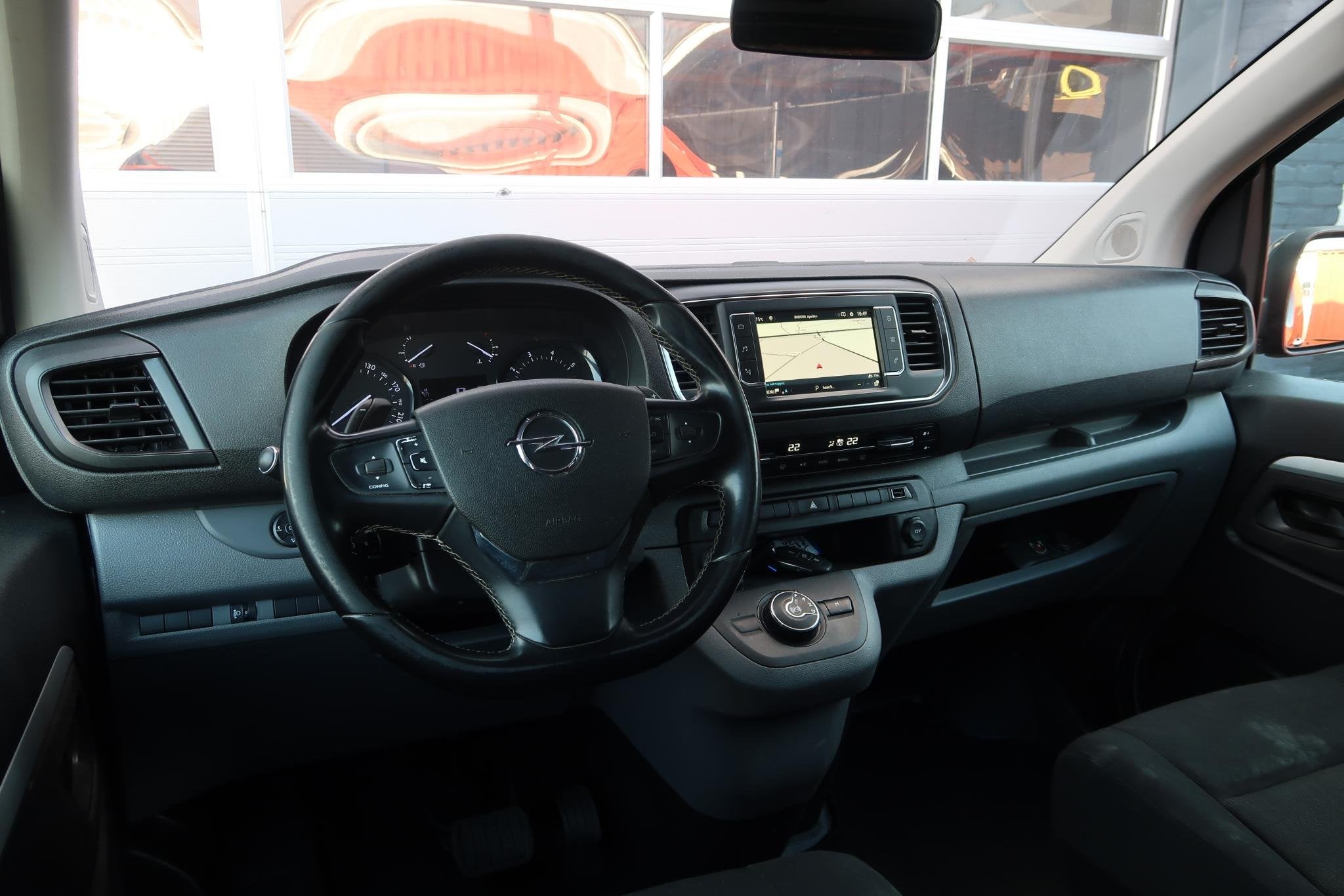Opel Vivaro 2.0 CDTI L3H1 Innovation AUT/ 2X DEUR/ LED/ CAME, Auto's, Bestelauto's, Gebruikt, Euro 6, 4 cilinders, 2000 kg