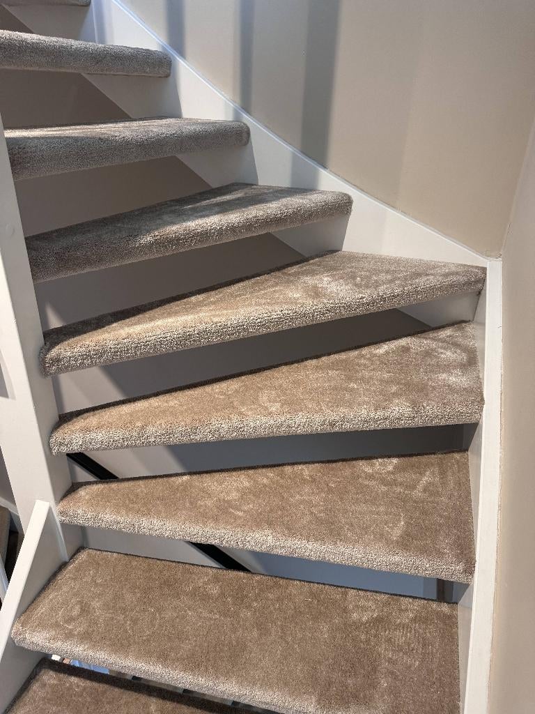 Dicht of open trap stofferen met tapijt – va. € 499,- !, Ophalen, Crème, Nieuw, Minder dan 10 m²