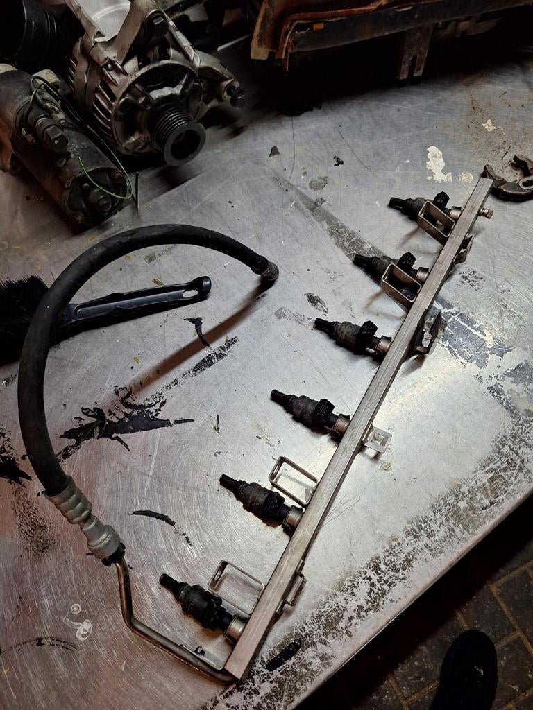 BMW E39 2001 Injector Rail Compleet, Ophalen of Verzenden, BMW