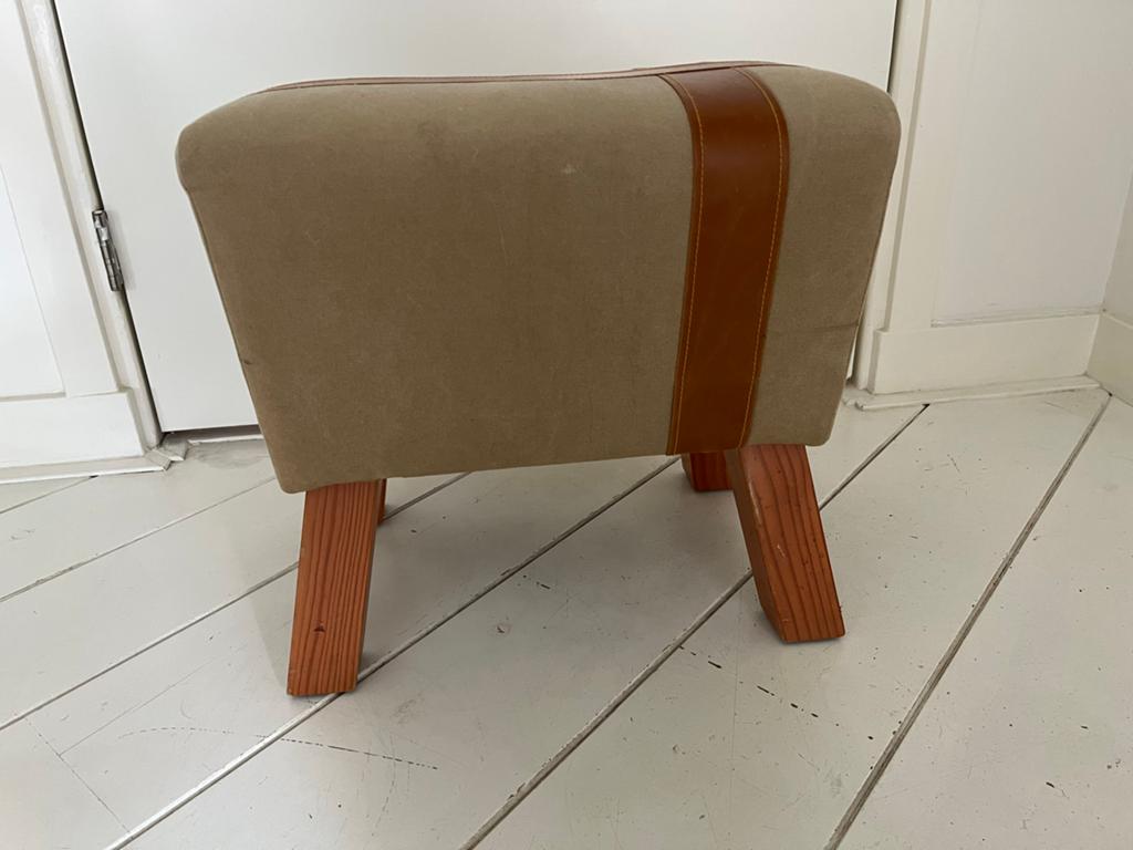 Vintage voetenbankje / krukje met leren banden, Ophalen of Verzenden, Gebruikt, Hout