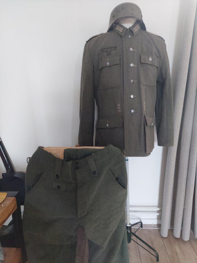 M43 uniform repro replica duits met m40 helm, Verzamelen, Militaria | Tweede Wereldoorlog, Ophalen of Verzenden, Landmacht, Duitsland