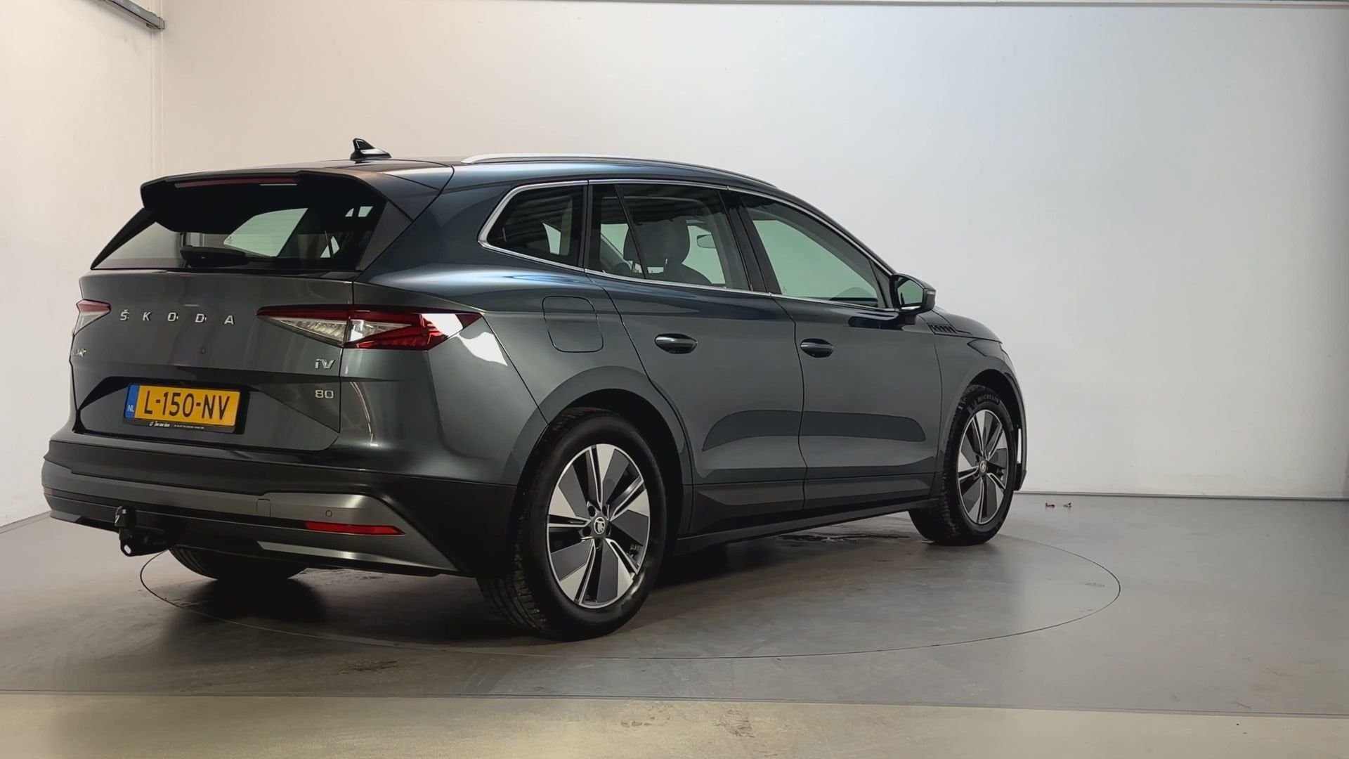 Skoda Enyaq iV 80 SoH 90% Camera Trekhaak Navigatie Sfeerver, Gebruikt, Huisgarantie, Met garantie (alle), Parkeersensor