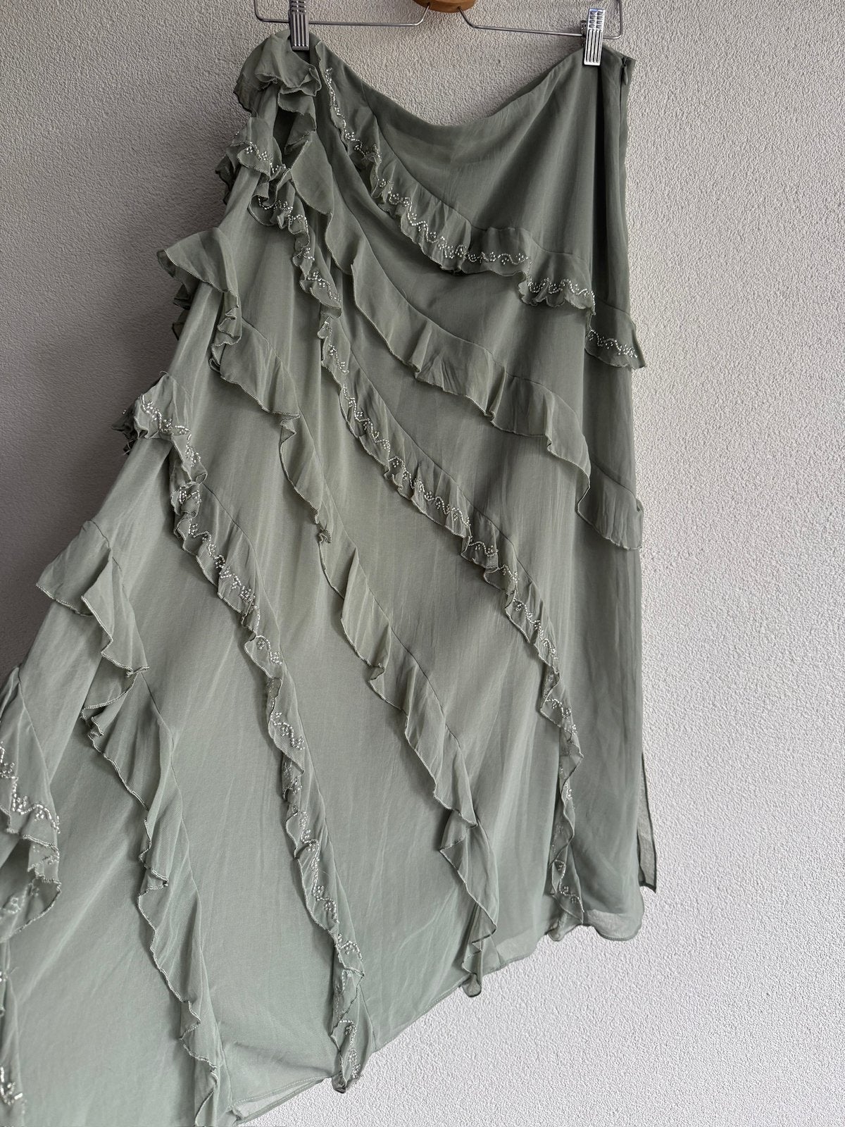 Zara salie groene lange rok met ruffles en kralen, Zara, Maat 46/48 (XL) of groter, Ophalen of Verzenden, Zo goed als nieuw