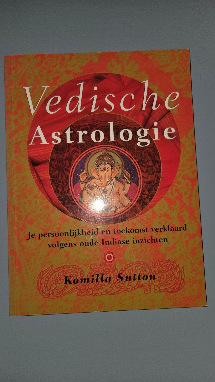 Komilla Sutton - Vedische Astrologie

Je persoonlijkheid en, Ophalen of Verzenden, Zo goed als nieuw, Astrologie, Achtergrond en Informatie