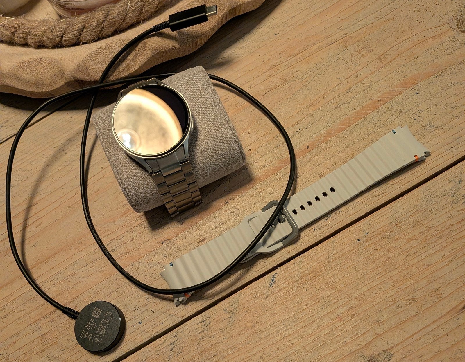 Foto 4 van Samsung Galaxy Watch 7 Smartwatch met titanium bandje