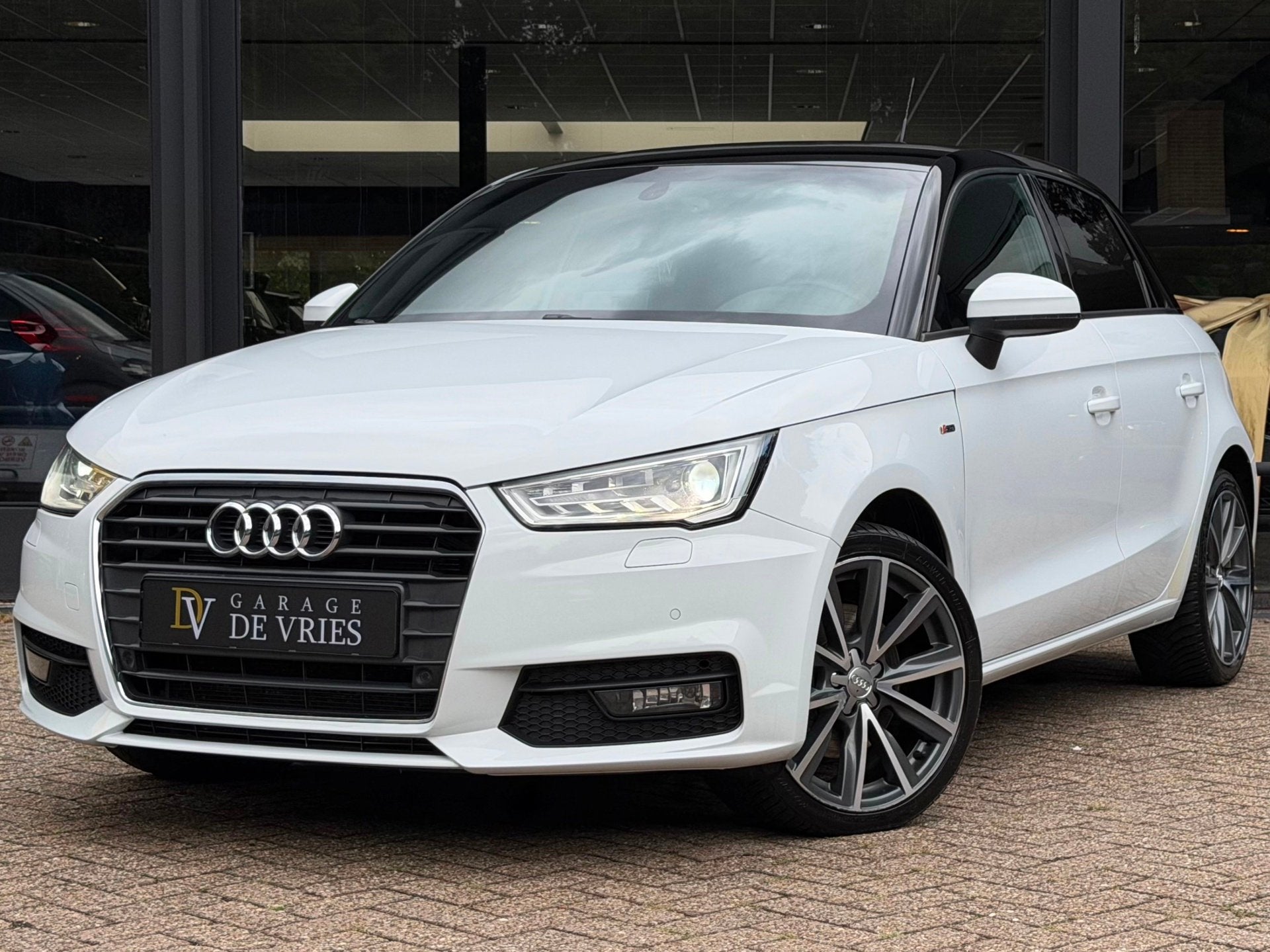 Audi A1 1.4 TFSI S-Line Automaat Kuipstoelen Full Option Gar, Auto's, Audi, Zwart, 4 cilinders, 150 pk, 4 stoelen