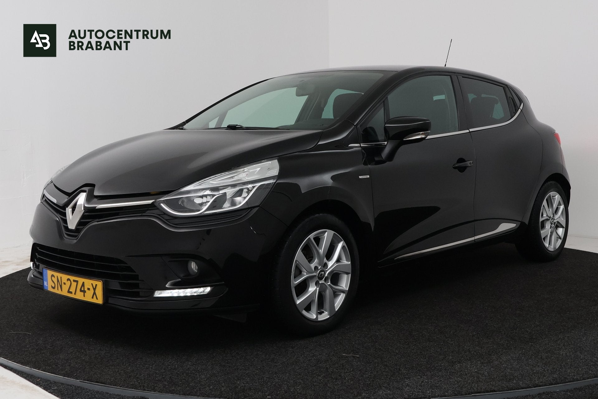 Renault Clio 0.9 TCe Limited (NAVIGATIE, CRUISE CONTROL, PAR, Voorwielaandrijving, 898 cc, Stof, Gebruikt