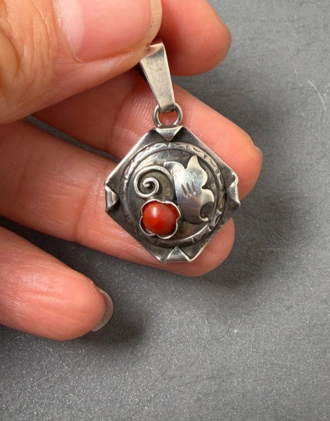 Antiek vintage zilveren hanger met Rode Steen - 900 Zilver, Gebruikt, Ophalen of Verzenden, Zilver, Zilver