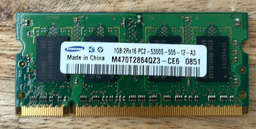 Samsung 1gb laptop sodimm m470t2864qz3-ce6, 1 GB of minder, Ophalen of Verzenden, Zo goed als nieuw, DDR2
