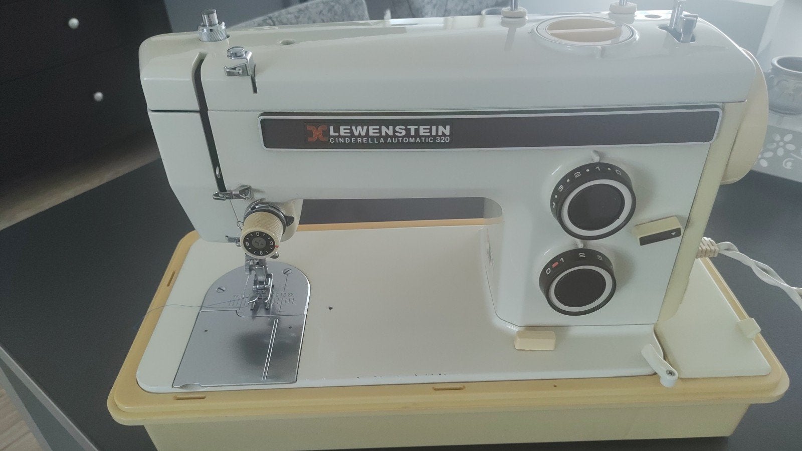 Naaimachine Lewenstein Cinderella Automatic 320, Ophalen, Zo goed als nieuw, Naaimachine, Lewenstein