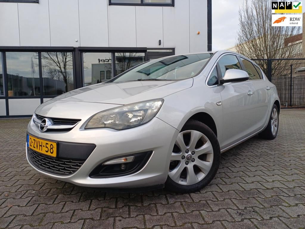 Opel Astra 1.4 Turbo 140PK AIRCO/NAVI/TREKHAAK/6BAK/PDC/CRUI, Voorwielaandrijving, Euro 5, Stof, Gebruikt
