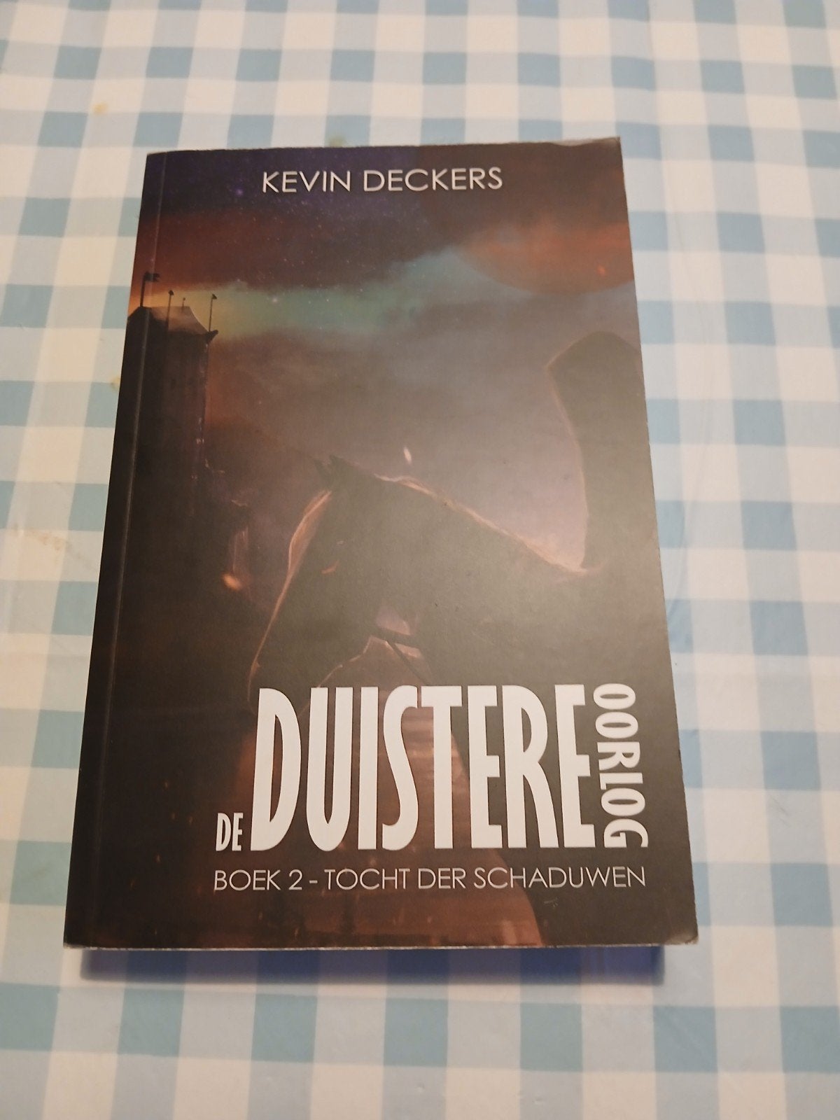 De Duistere Oorlog Boek 2 - Tocht der Schaduwen, Ophalen of Verzenden, Zo goed als nieuw, Kevin deckers
