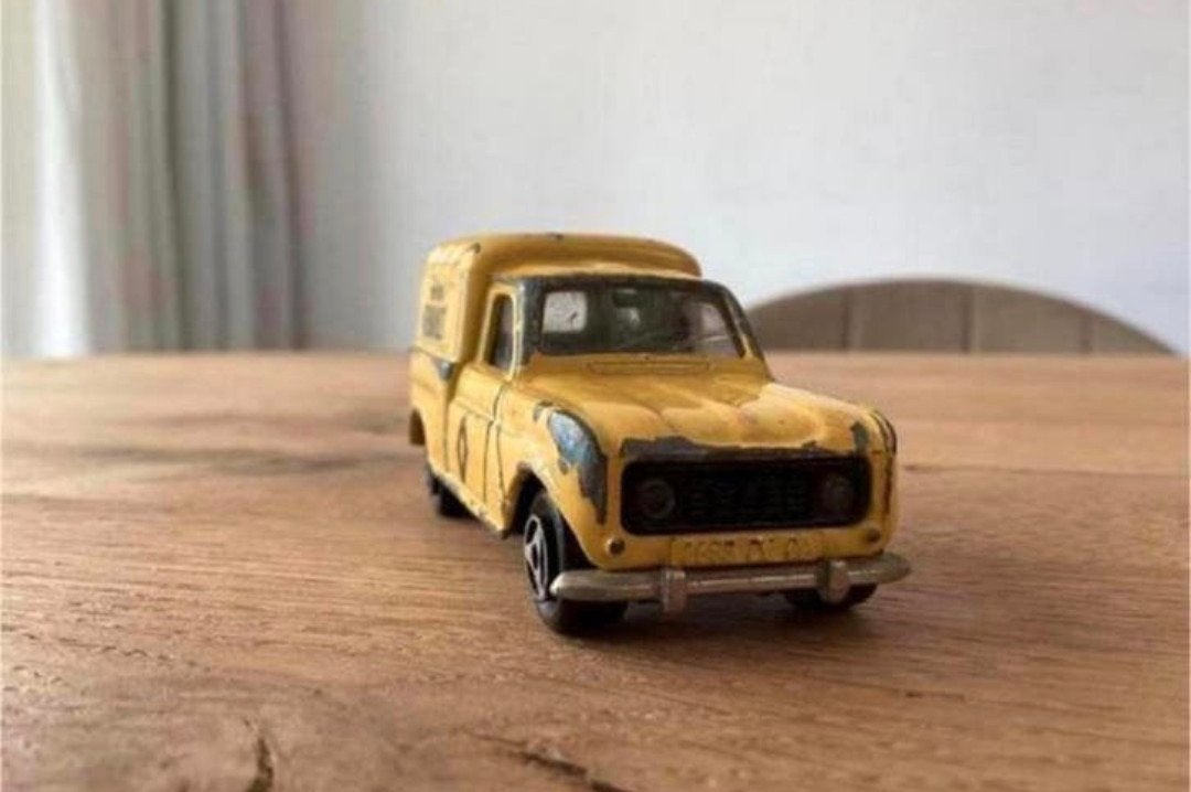 Majorette Renault 4L “Service Renault” Made in France, Ophalen of Verzenden, Gebruikt, Auto