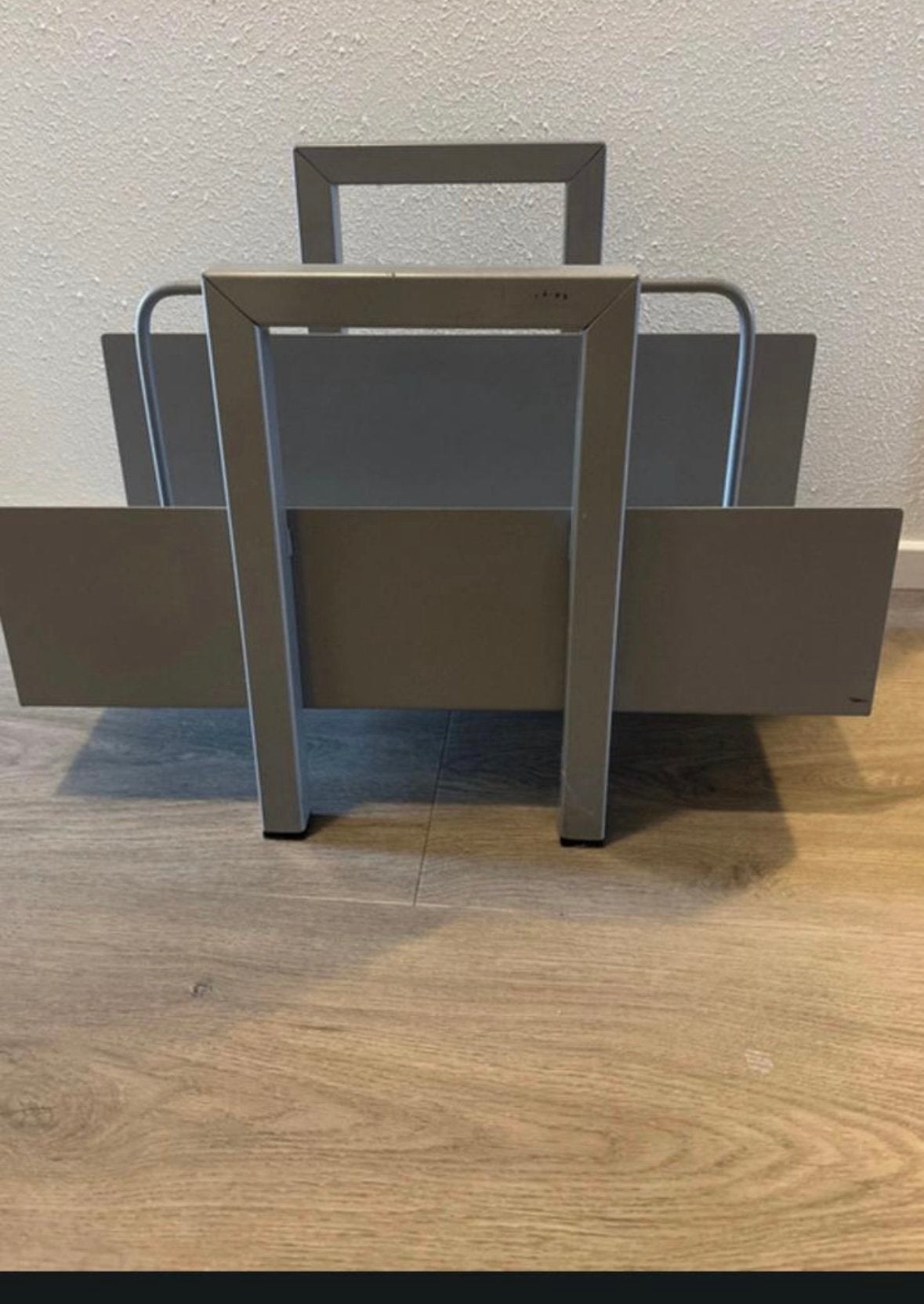 Stijlvol grijs metalen tijdschriftenrek Bony Design, Ophalen of Verzenden, Zo goed als nieuw