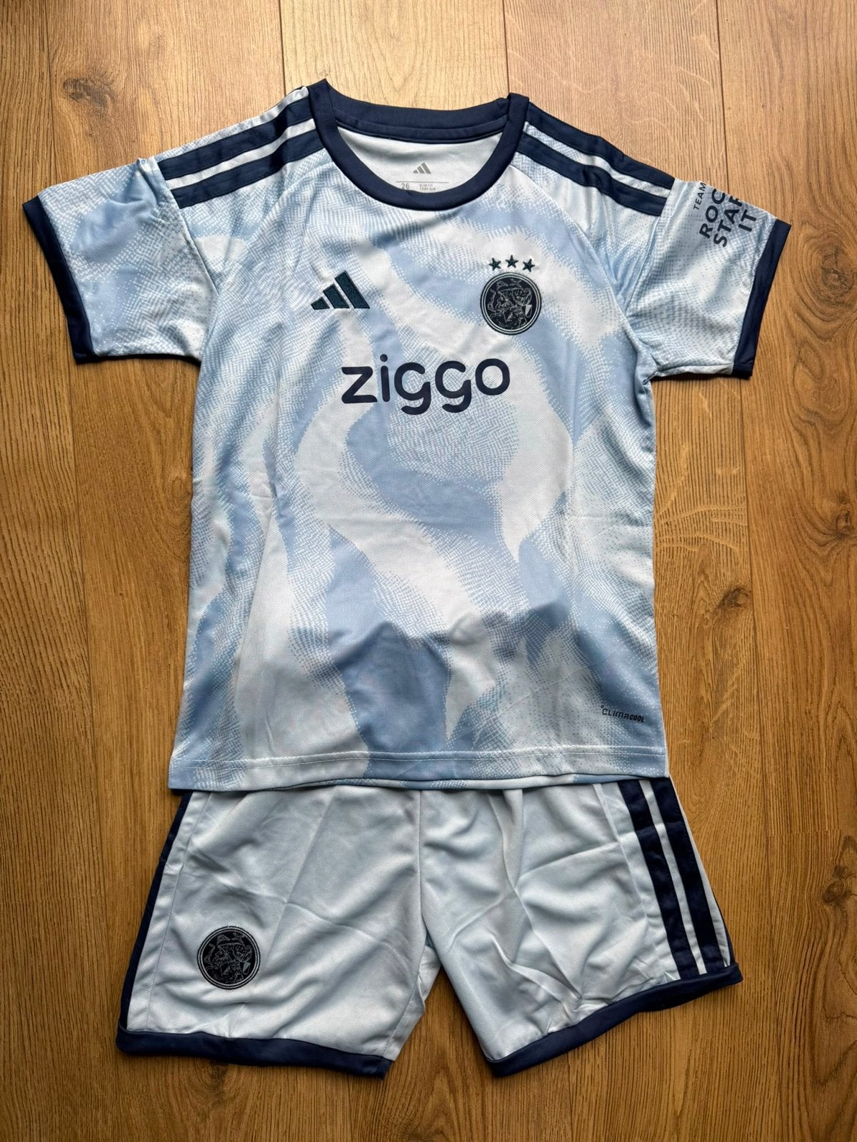 Ajax uit tenue  maat 146/152, Ophalen of Verzenden, Nieuw, Jongen of Meisje, Sport- of Zwemkleding