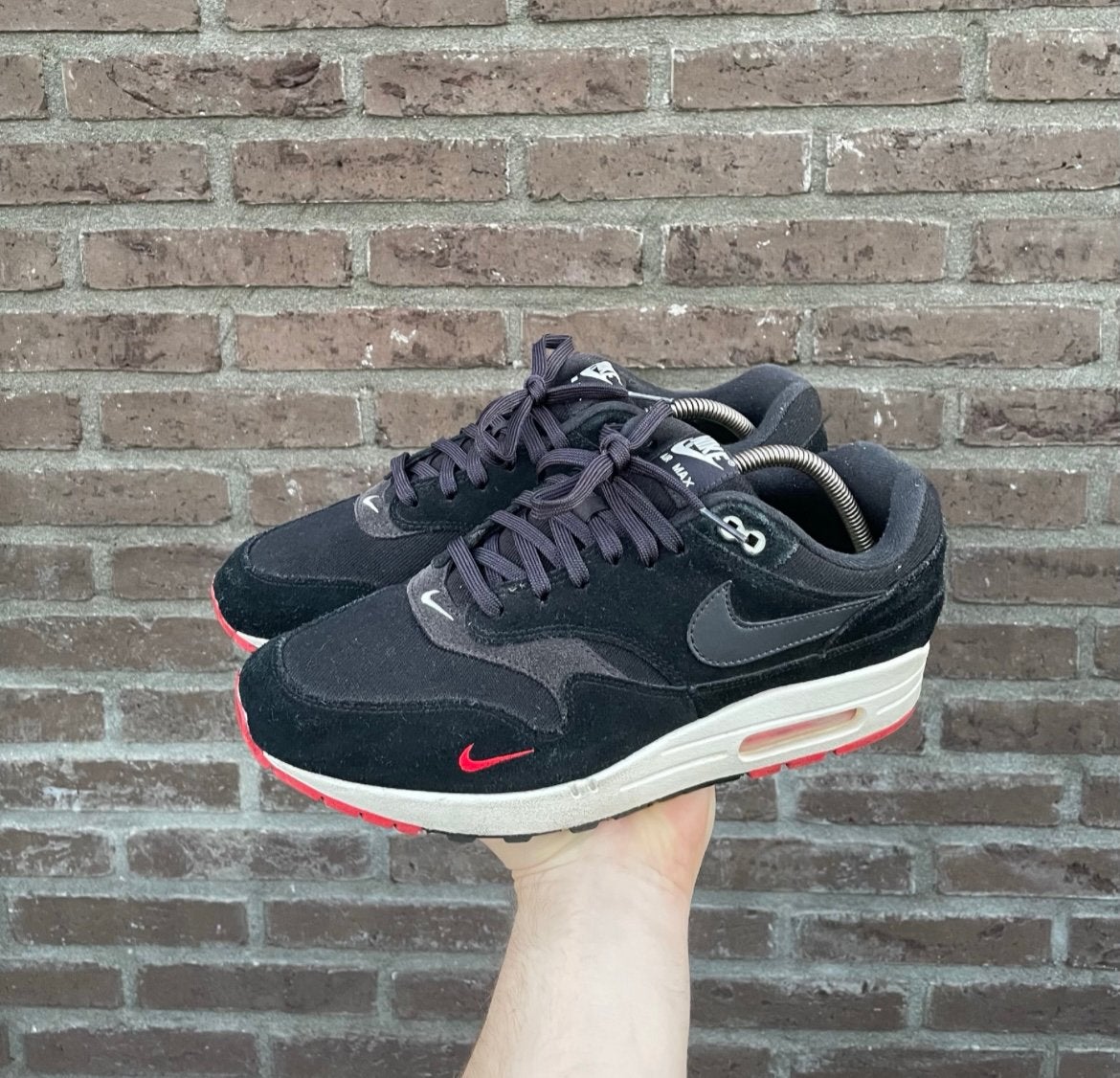 Nike Air Max 1 Premium Black Red Bred Miniswoosh, Kleding | Heren, Schoenen, Overige kleuren, Ophalen of Verzenden, Sneakers of Gympen